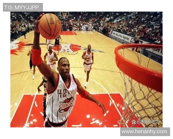 姚明后臂的力量与技巧探秘篮球巨星的独特投篮风格与影响力 姚明后臂的力量与技巧探秘篮球巨星的独特投篮风格与影响力