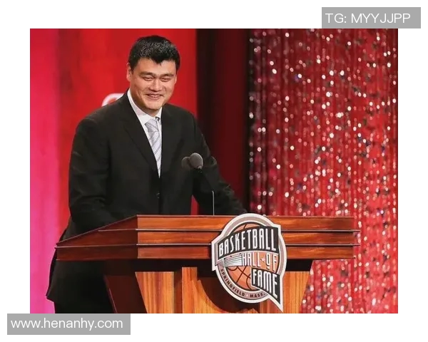 姚明手握红旗展风采为中国篮球添光彩与荣耀 姚明手握红旗展风采为中国篮球添光彩与荣耀