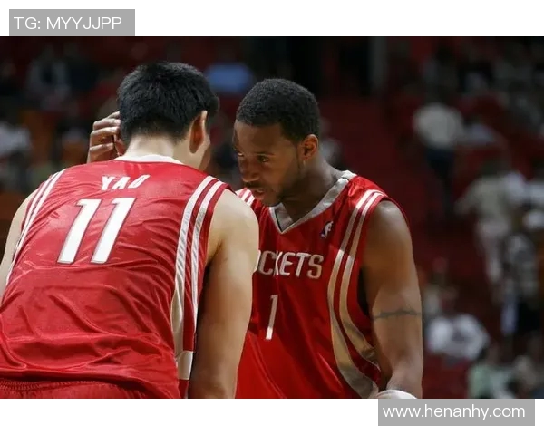 马布里与姚明的珍贵合影展现篮球传奇的友谊与荣耀