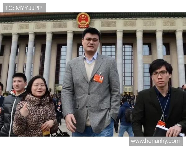 姚明与赵本山的相似之处探讨：从体育到娱乐的跨界魅力分析